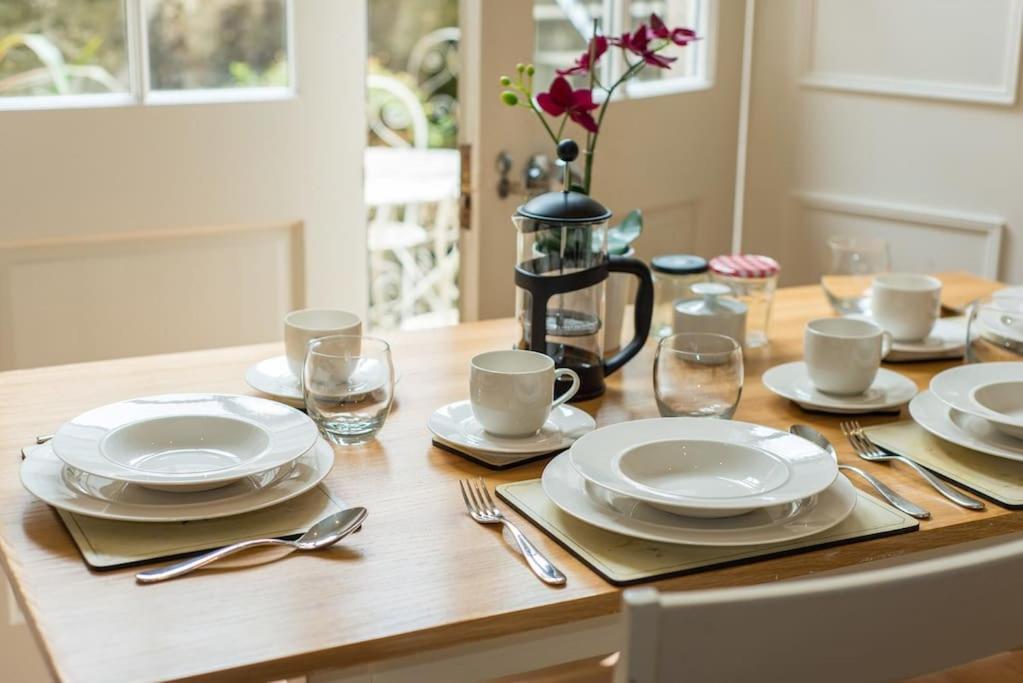 Self Catering , City Centre Apartment With Parking Edinburg Exteriör bild