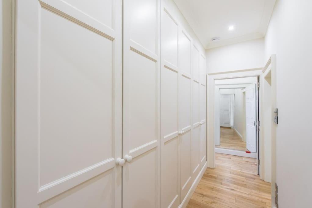 Self Catering , City Centre Apartment With Parking Edinburg Exteriör bild