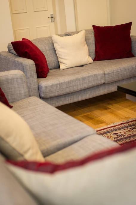 Self Catering , City Centre Apartment With Parking Edinburg Exteriör bild