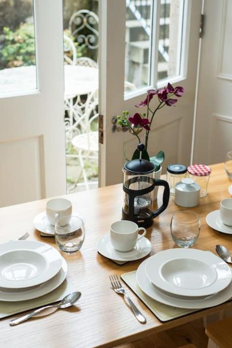 Self Catering , City Centre Apartment With Parking Edinburg Exteriör bild