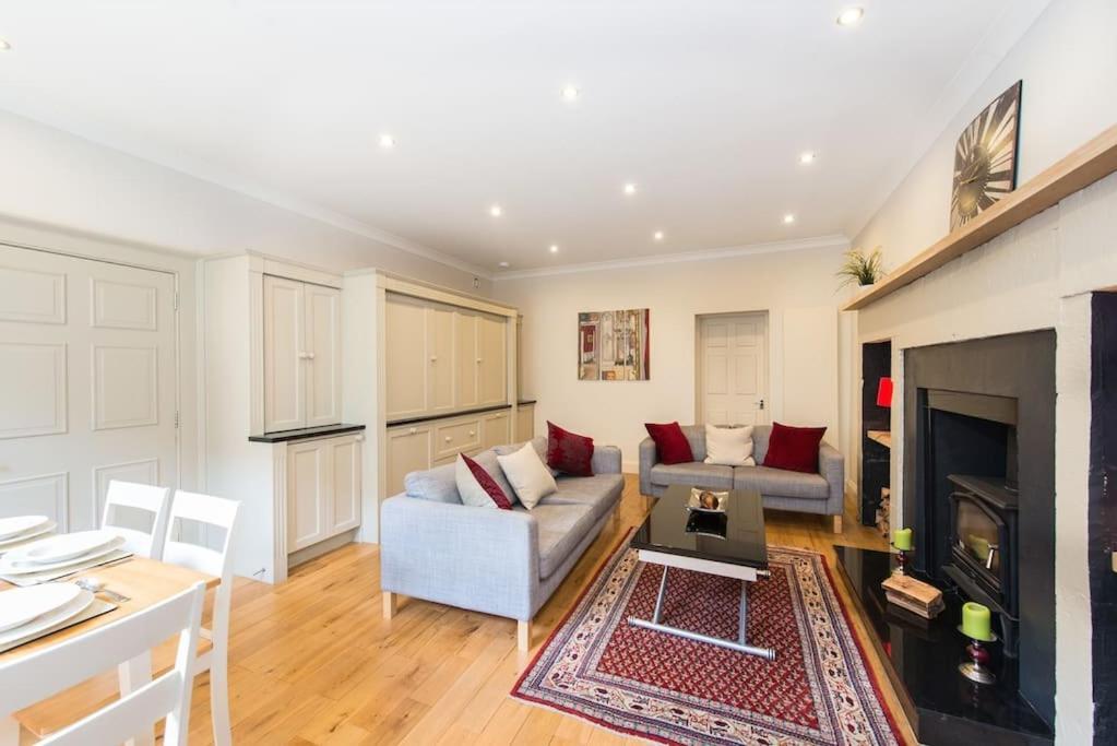 Self Catering , City Centre Apartment With Parking Edinburg Exteriör bild
