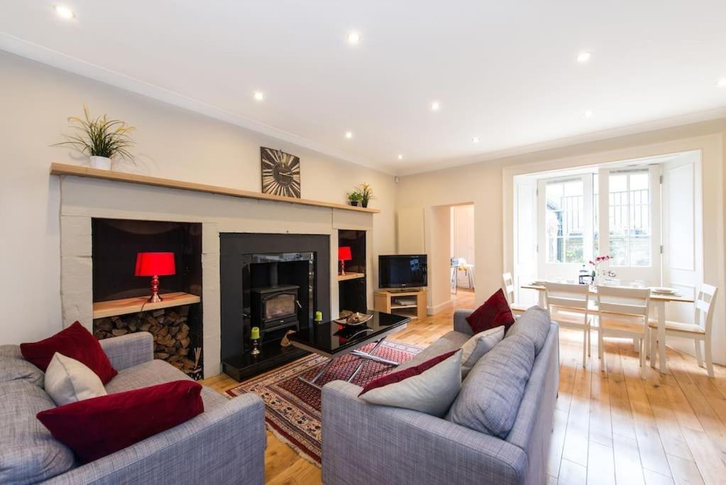 Self Catering , City Centre Apartment With Parking Edinburg Exteriör bild