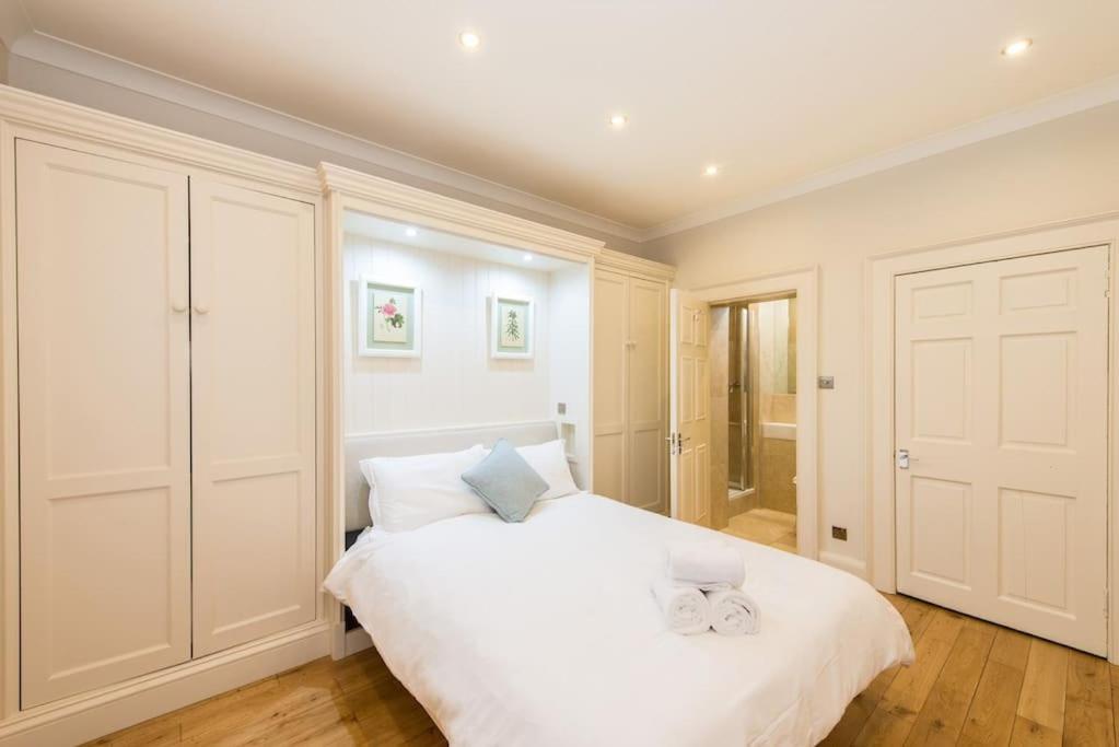 Self Catering , City Centre Apartment With Parking Edinburg Exteriör bild